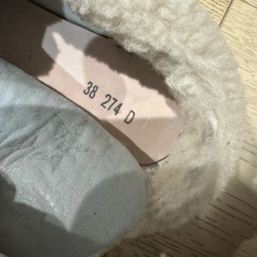 Golden Goose Beige Sherpa Sneakers with Silver Glitter Star - Picture 5 of 6